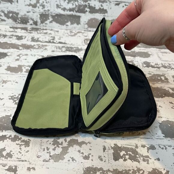 L.L. Bean | green travel wallet with strap - Picture 5 of 10